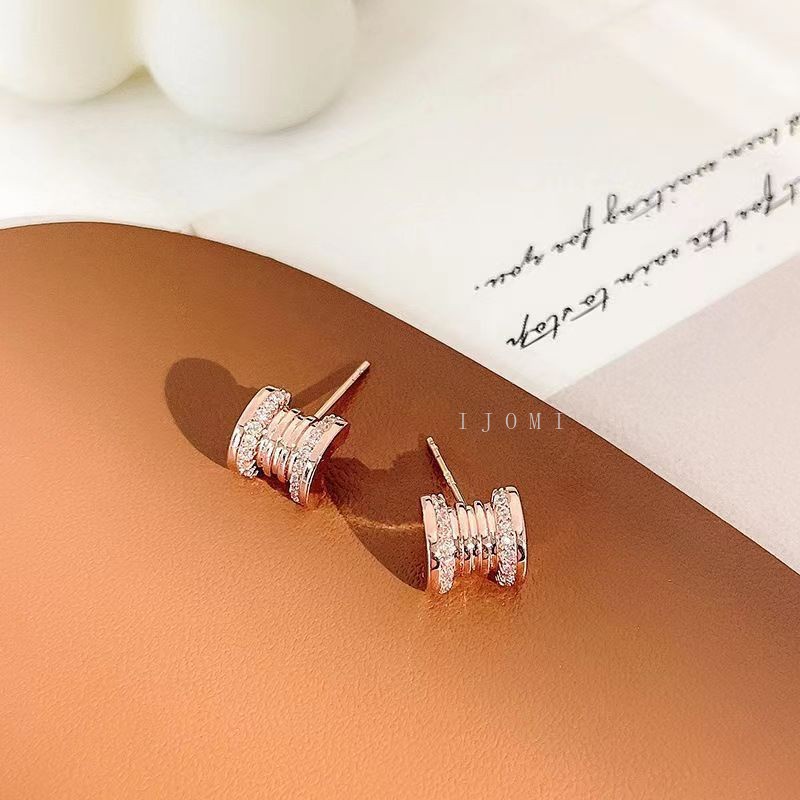 Versi Korea Minimalis Mini Zirkon Anting Setengah Lingkaran Geometris