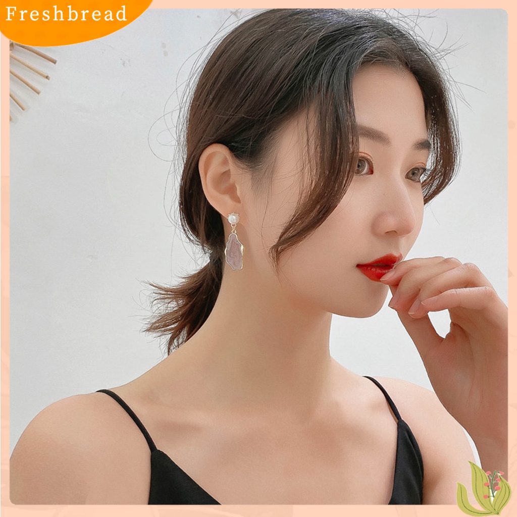 &lt; Freshbread &gt; 1pasang Anting Menjuntai Geometris Liontin Perhiasan Mutiara Imitasi Tidak Teratur Dicat Ringan Anting Tusuk Untuk Pacaran
