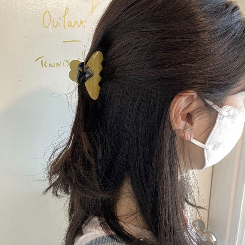 Agustina Love Heart Hair Clip Elegan Retro Simple Back Head Hair Clip Ponytail Holder Hiasan Kepala Grab Clip Untuk Wanita Perempuan Aksesoris Rambut