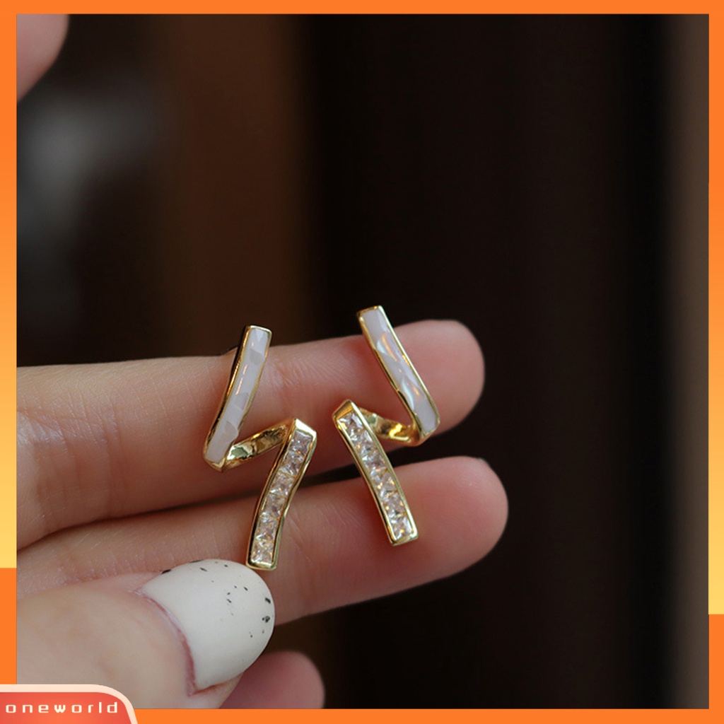 [EONE] 1pasang Anting Stud Vintage Berlian Imitasi Bentuk Geometris Warna Tinggi Pengikat Tahan Aus Dekorasi Gaya Perancis Elegan Bentuk Z Wanita Earrings Aksesoris Pakaian