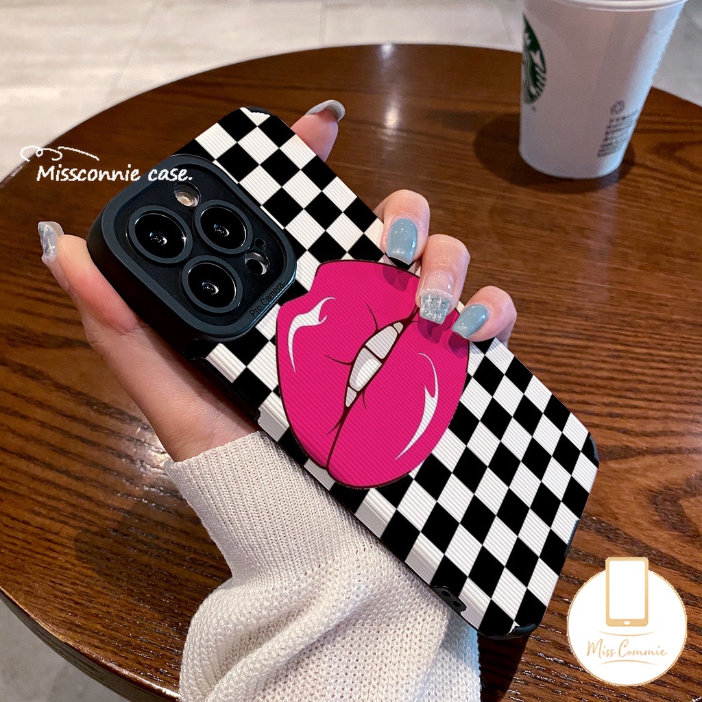 IPHONE Ins Imut Merah Kisses Bibir Kotak-Kotak Ponsel Case Kompatibel Untuk Iphone14 11 13 12 Pro MAX 7Plus XR X7 8 Plus XS MAX Mewah Tekstur Kulit Shockproof Soft Cover