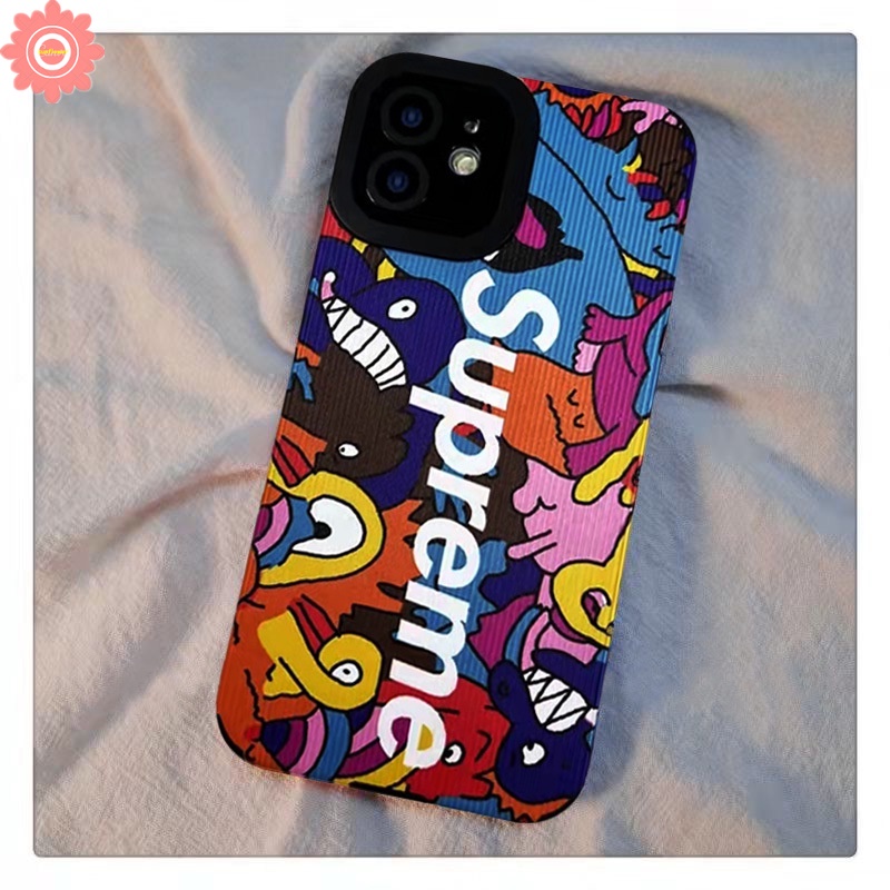 IPHONE Kartun Lucu Graffiti Trendi Merek Supre. me Case Kompatibel Untuk Iphone11 13 14 12 Pro MAX 7Plus XR 78 Plus X XS MAX Shockproof Mewah Tekstur Kulit Soft Cover