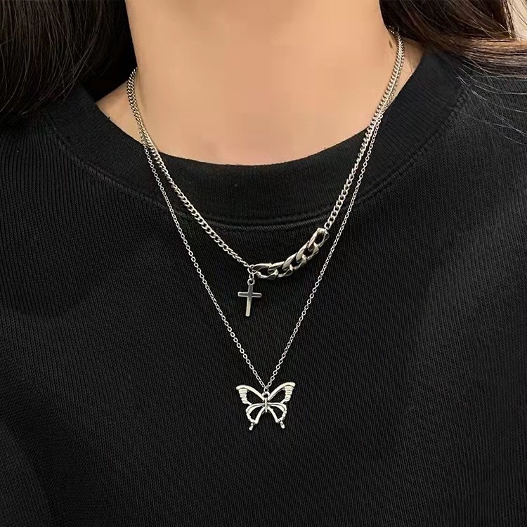 Kalung Double Layer Perempuan Gaya Baru Desain Niche Salib Kupu-Kupu Rantai Klavikula ins Hip Hop Keren