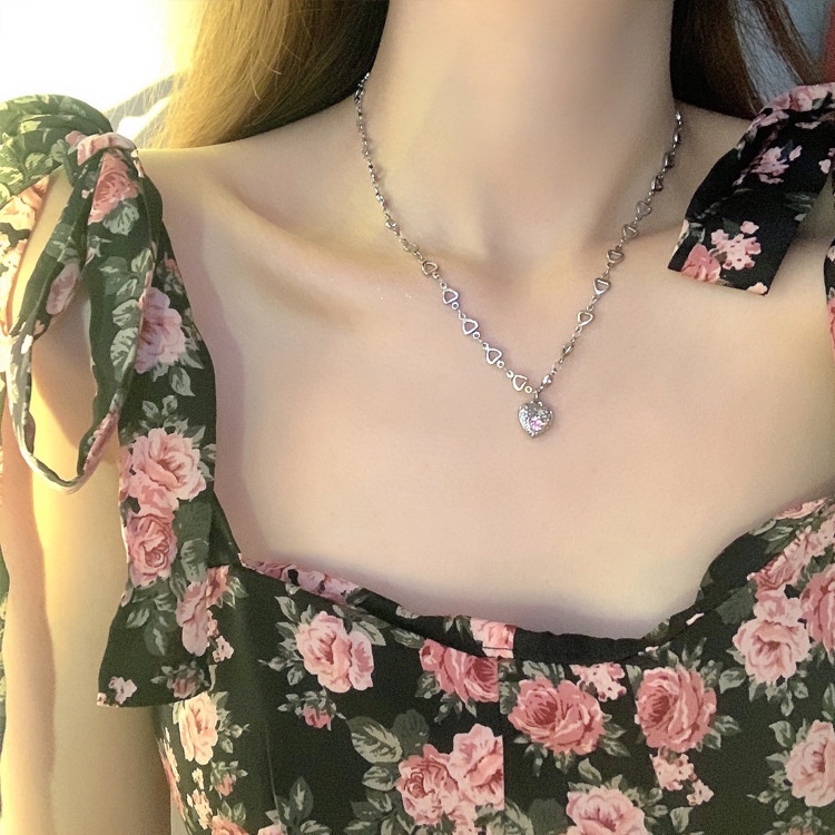 French Retro Metal Pink Love Pendant Necklace Perempuan Korea Niche Unik Sederhana All-Match Kalung Rantai Klavikula