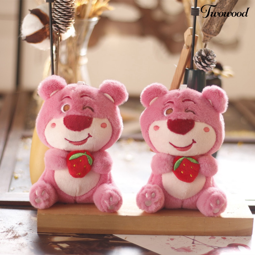 Twowood 15 cm Plush Bear Pendant Indah Warna Pink Bear Doll Hold Strawberry Plushie Dekorasi Boneka Lembut Mainan Ransel Gantungan Kunci Liontin Gadis Hadiah