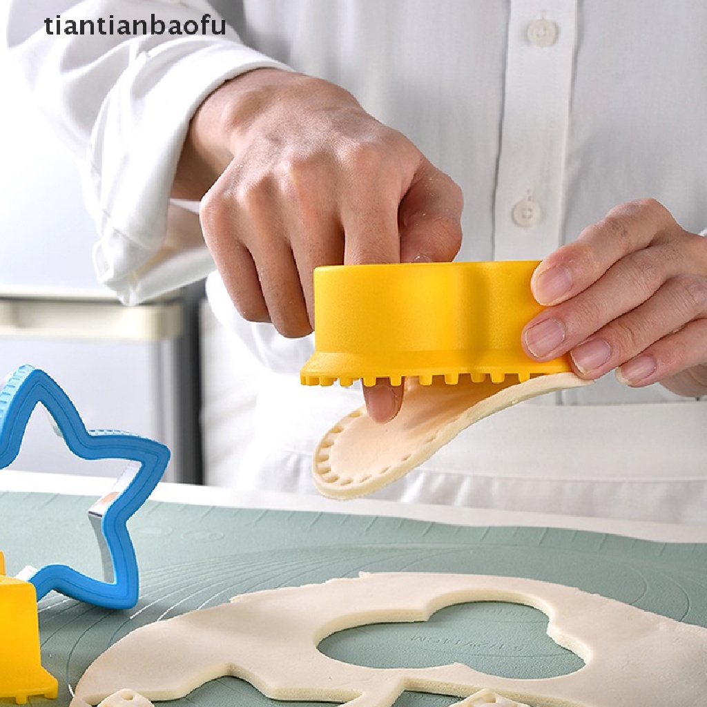 [tiantianbaofu] Sandwich Cutter and Sealer Set Alat Pemotong Kue Kering Sayuran Buah Sandwich Cutter Butik