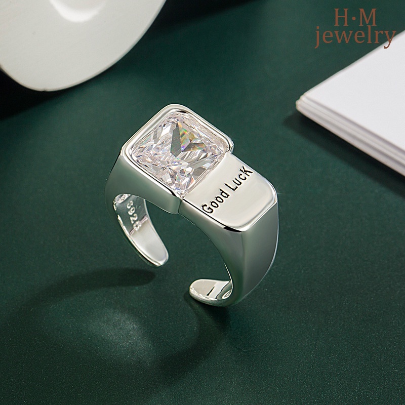 S925 Perak Retro Bermutu Tinggi Cahaya Mewah Super Flash Beruntung Huruf Cincin