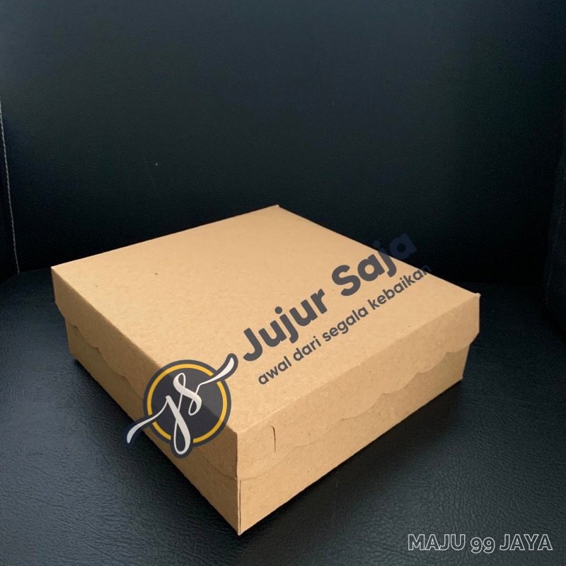 

Dus Kue / Kotak Makan Nasi R10K 20cm x 20cm x 7cm Kraft Cokelat (Ketebalan 300gram) Finishing Warna Coklat