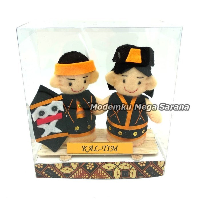 Boneka Pakaian Adat Kalimantan Timur