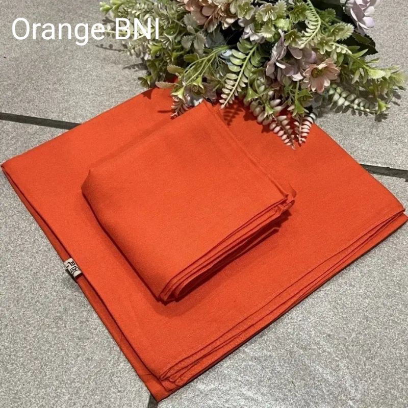 hijab segiempat paris premium size 110x110hijab kerudung segiempat paris premium warna orange bni