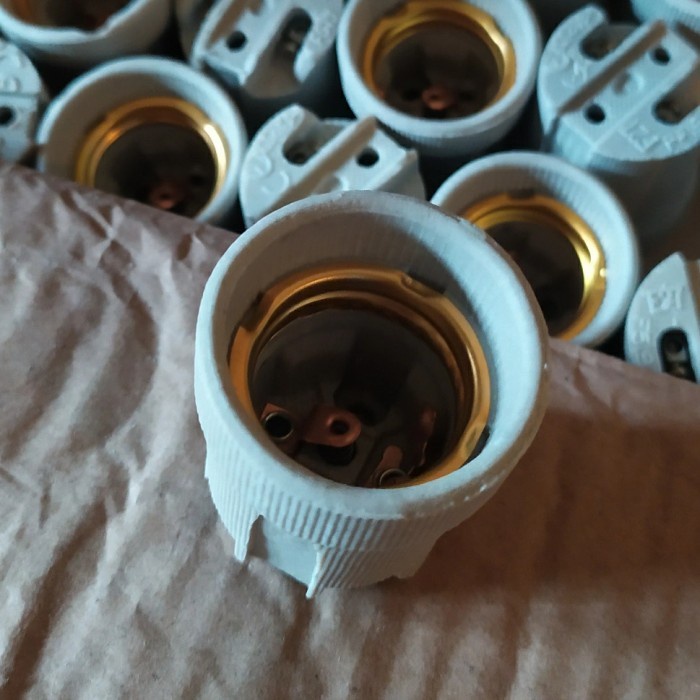 Fitting Keramik E27 Fitting Porselen E27 Fitting Jambu E27
