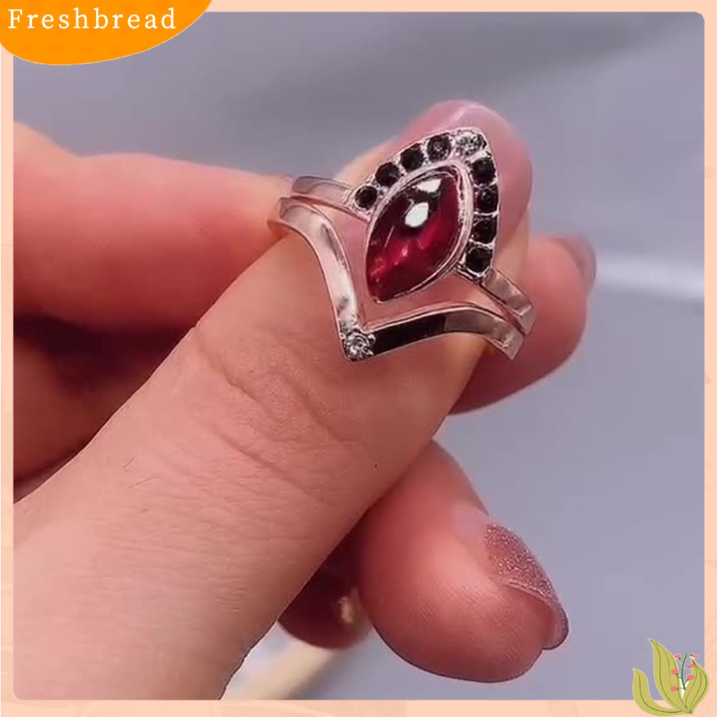 &lt; Freshbread &gt; 2Pcs/Set Berlian Imitasi Retro Couple Rings Alloy Red Prismatic Faux Crystal Finger Rings Charm Jewelry