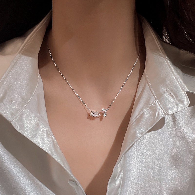 Kalung Wanita Korea Titanium Rantai Silver Liontin Bunga Aksesoris Perhiasan Fashion Perempuan KLG60