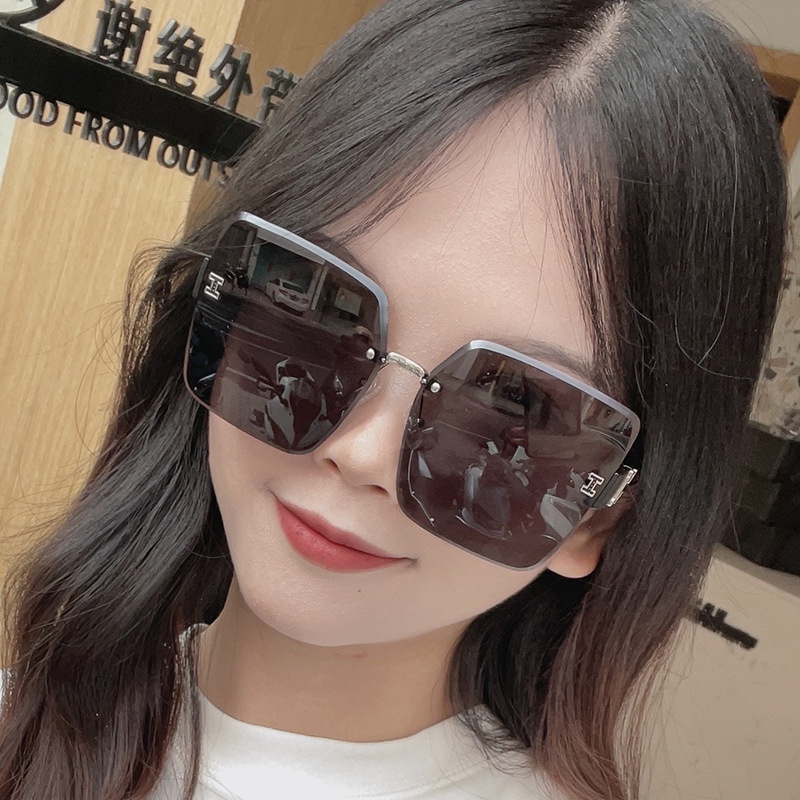 (YUZHU) Korea Fashion H Rimless Sunglasses Untuk Wanita Mode Baru Gradien Warna Pantai Kerai Kacamata Hitam