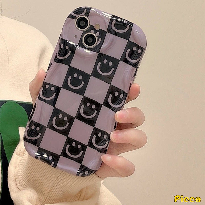 Checkerboard Kartun Smiley Case Untuk Vivo Y36 Y02T Y12i Y15 Y16 Y02A Y20 Y17 Y02 Y12 Y35 Y11 Y22 Y22s Y15s Y91C Y20s Y31 Y53s Y50 Y30i Y21s Y20A Y15A Y51A 3D Penutup Tepi Bergelombang Lengkung