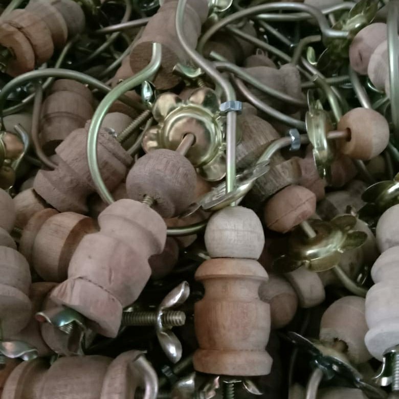 JUAL JUAL GANTUNGAN CANTOLAN KAWAT KAYU EBOD JAYA PLASTIK BIASA SANGKAR KANDANG BURUNG KECIL PLECI P