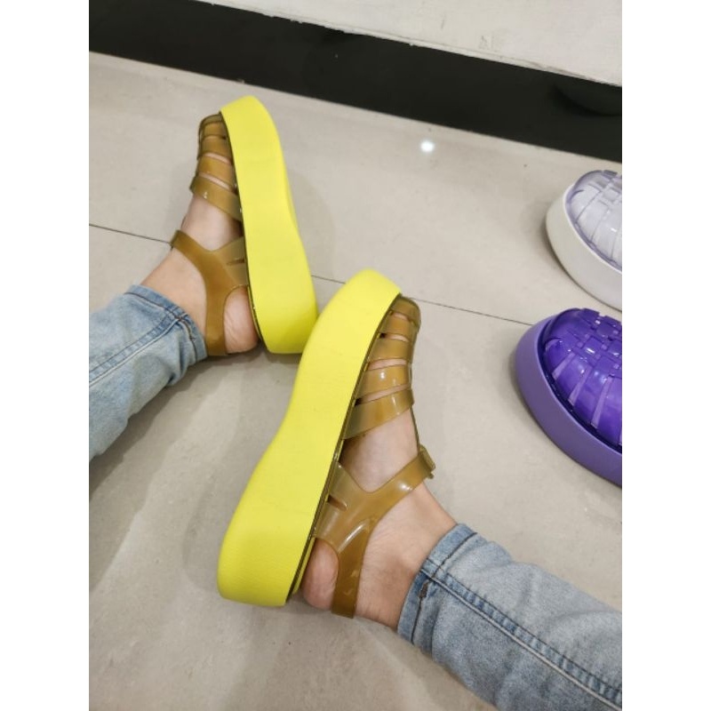 M Possession Plato Ad (35/36-40)