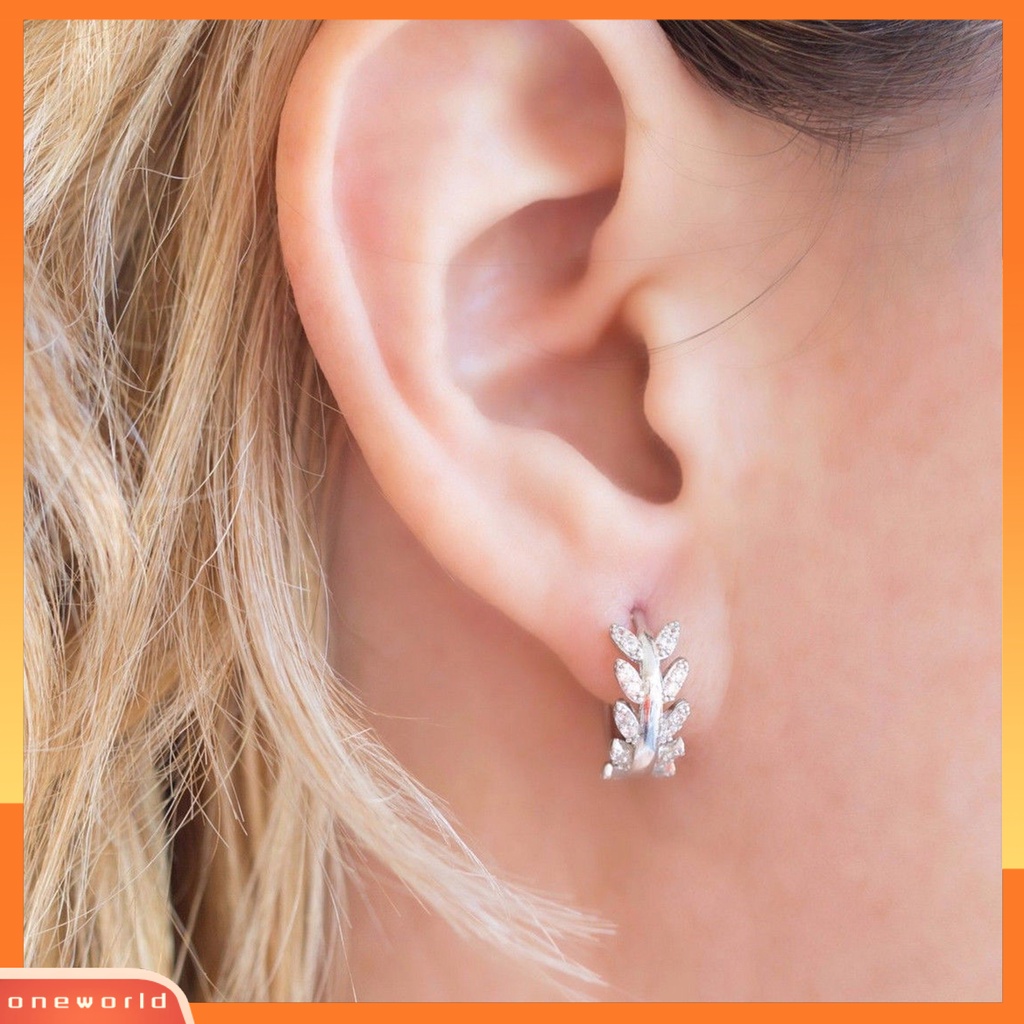 [WOD] 1pasang Huggie Earrings Tahan Korupsi Kelengketan Besar Warna Kontras Bentuk Daun Pesta Bulat Huggie Earrings Perhiasan Wanita