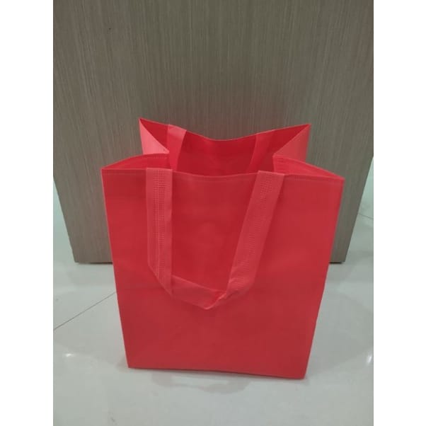 

tas spunbond box 30x40x10 cm goodie bag kotak/tas belanja,tas souvenir,promosi,ultah,tas kain polos