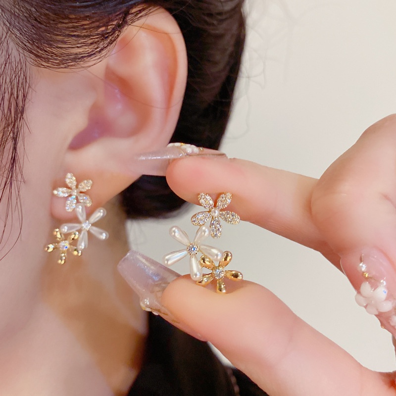 Anting Bunga Mutiara Berlian Sintetis Berkilau Aksesori fashion Korea Wanita