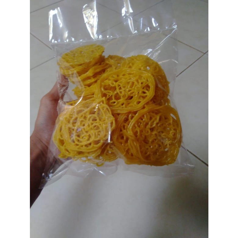 Kerupuk mie kuning kecil mentah
