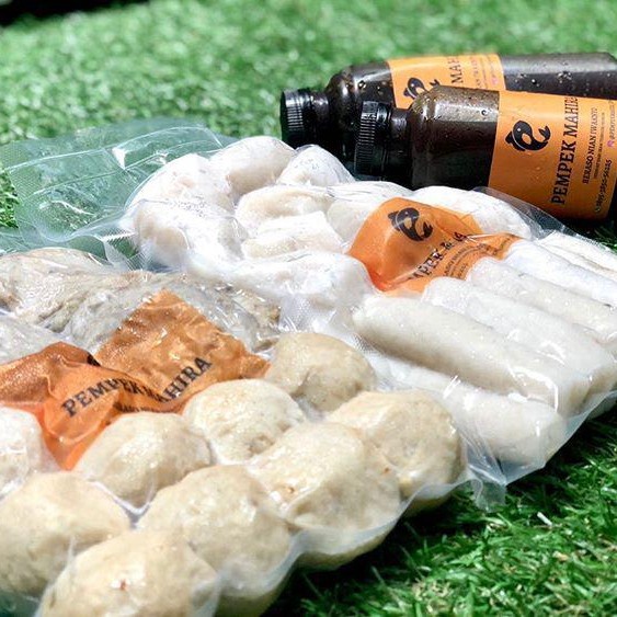 

✨Ready Stok✨ - Best Deal - Pempek Ikan Tenggiri Isi 40pcs + 2 botol cuko