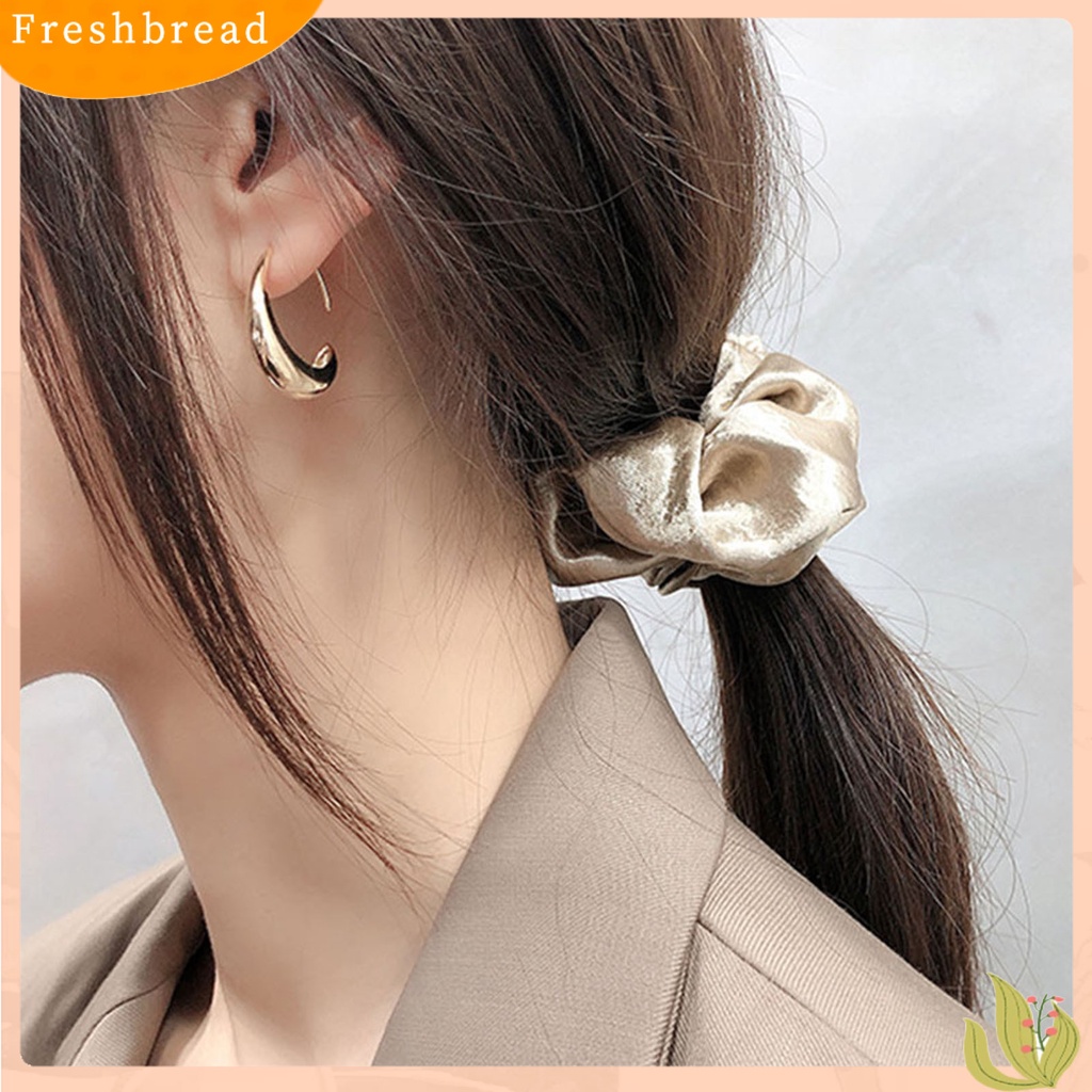 &lt; Freshbread &gt; 1pasang Anting Huggie Wanita Warna Solid Permukaan Halus Kilau Sederhana Bentuk Tetesan Air Women Earrings Perhiasan Perempuan