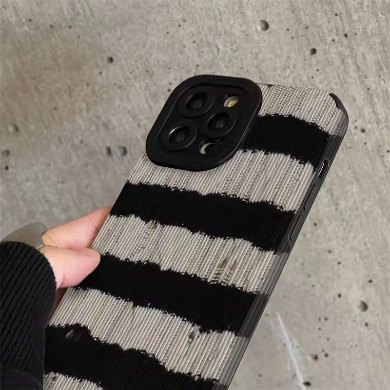 【Lamb Skin】Black and White Sweater Leather Soft Case for IPhone 6S 7 Plus 8 Plus X XS XR XS Max 11 13 12 14 PRO Max 14 Plus 12 13 Mini Ins Fashion Twisted Stripe Girl Women's Gift