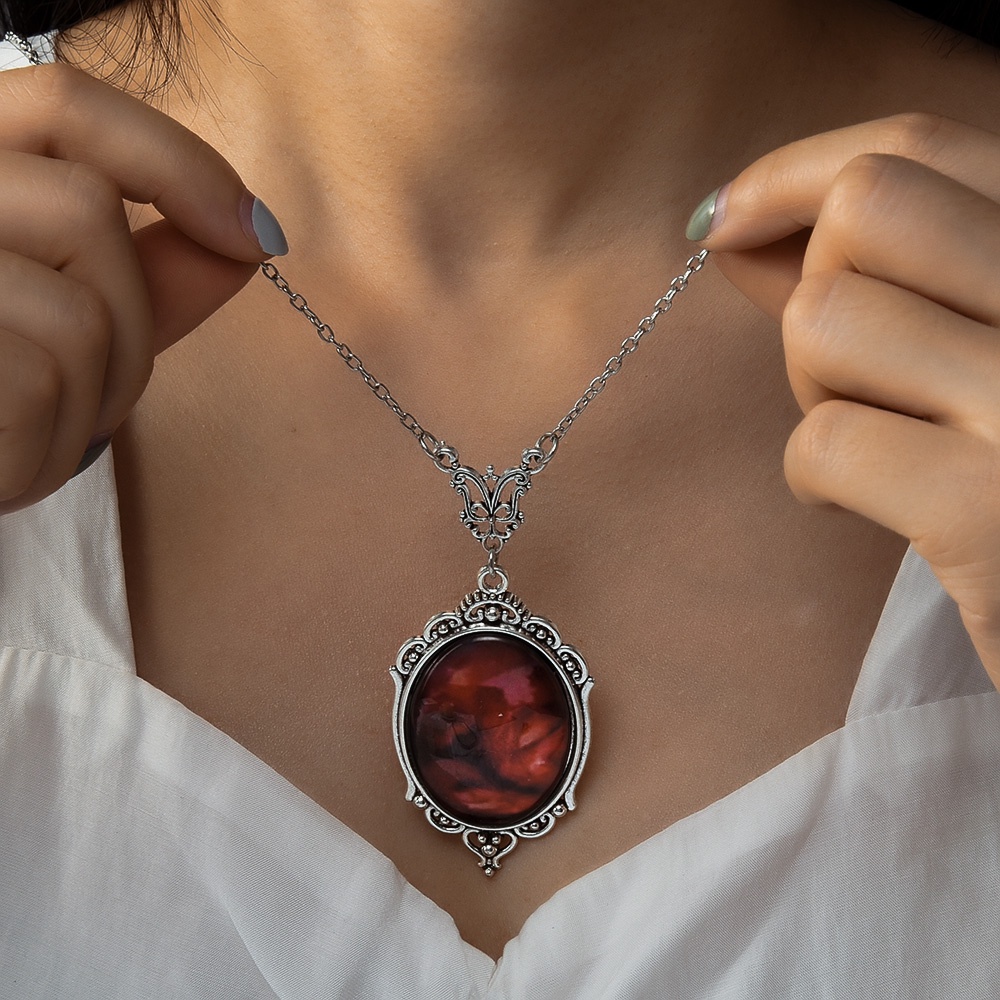 Women Gothic Blood Red Quartz Pendant Necklace/Ladies Simple Charm Necklaces/Kalung Klavikula Elegan/Kalung Rantai Pantai Kepribadian Perempuan/Kalung Choker Populer