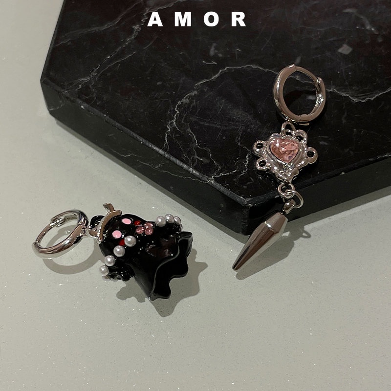 Anting Asimetris Paku Keling Kartun Hantu Love