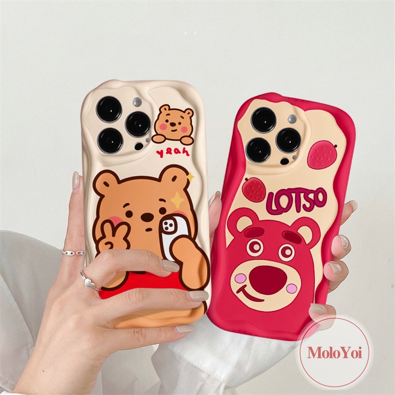 IPHONE Casing Belakang Tepi Melengkung Bergelombang 3D Kompatibel Untuk Iphone11 14 13 12 Pro Max XR XS X Max 7 6s 6 8 Plus SE 2020 Lembut Kartun Lucu Strawberry Bear Manyo Winnie The Pooh Couple Cover