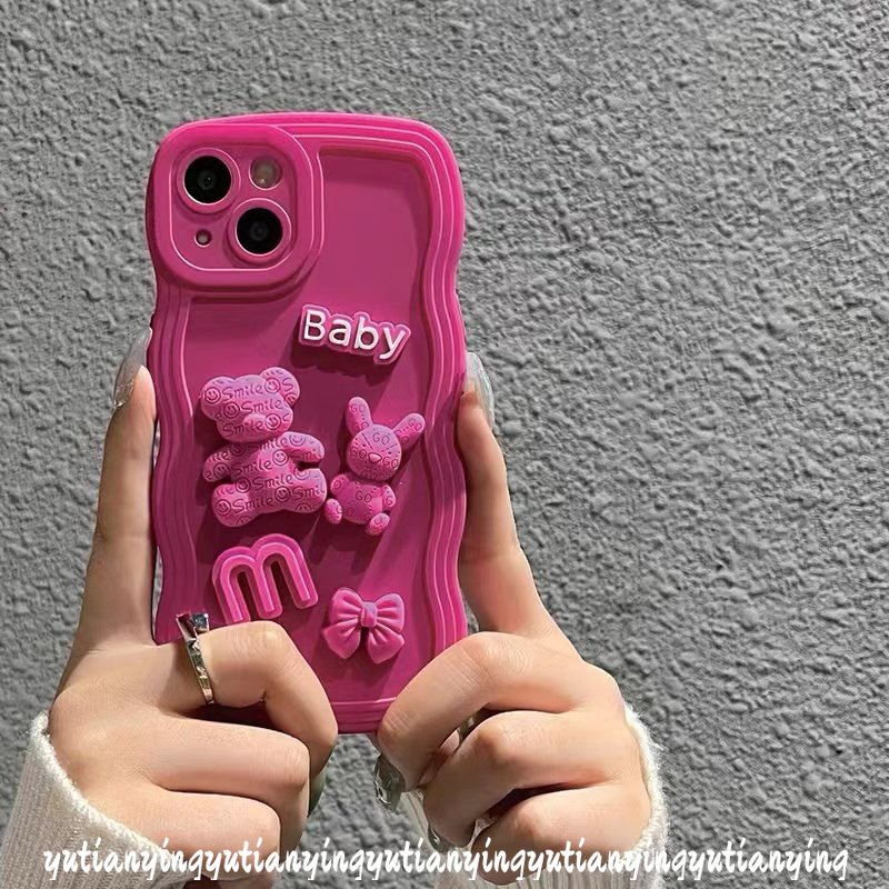 IPHONE Kartun 3D Huruf M Boneka Beruang Busur-Simpul Anti-Jatuh Casing Belakang Kompatibel Untuk Iphone11 14 12 13Pro Max XR X XS Max8 7 Plus 14 Plus SE 2020mewah Bergelombang Tepi Warna Solid Cover