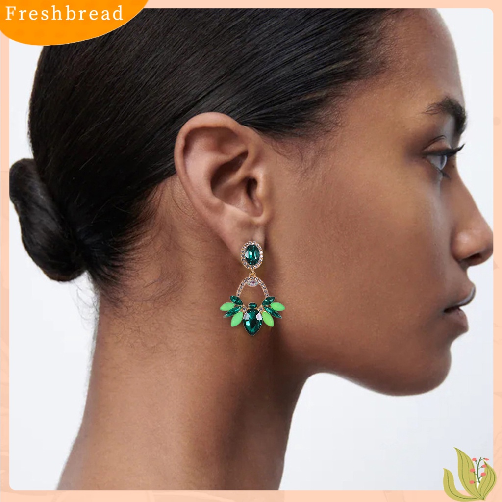 &lt; Freshbread &gt; 1pasang Anting Menjuntai Anti Alergi Hias Bentuk Daun Glittery Elegan Anting Tetesan Air Untuk Perjamuan