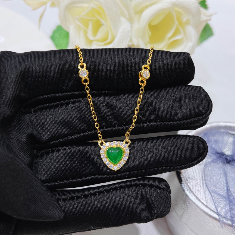 Goldkingdom Fashion Perhiasan Aksesoris Ready Stock Cahaya Desain Mewah Rasa Nenek Kecil Berlian Hijau Berlapis Emas Indah Cinta Kalung Vintage Hijau Kalsedon Akik