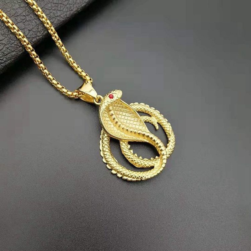 [Z H Perhiasan] Retro 18K Emas Disepuh Cobra Ruby Hip Hop Liontin Pria Dan Wanita Fashion Anti Karat Kalung Punk Pesta Batu Baja Titanium Perhiasan Aksesoris