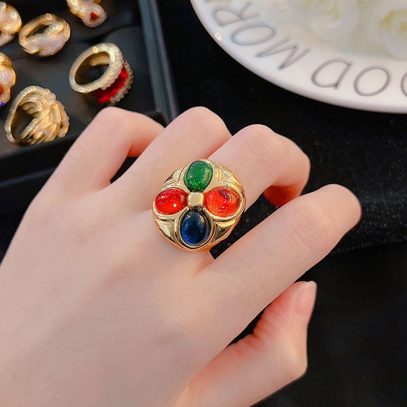 Perhiasan Desain Vintage Medieval Cincin Berwarna Mengkilap Gaya Perancis Retro Cincin Cocktail Perjamuan Lapis Emas Untuk Wanita