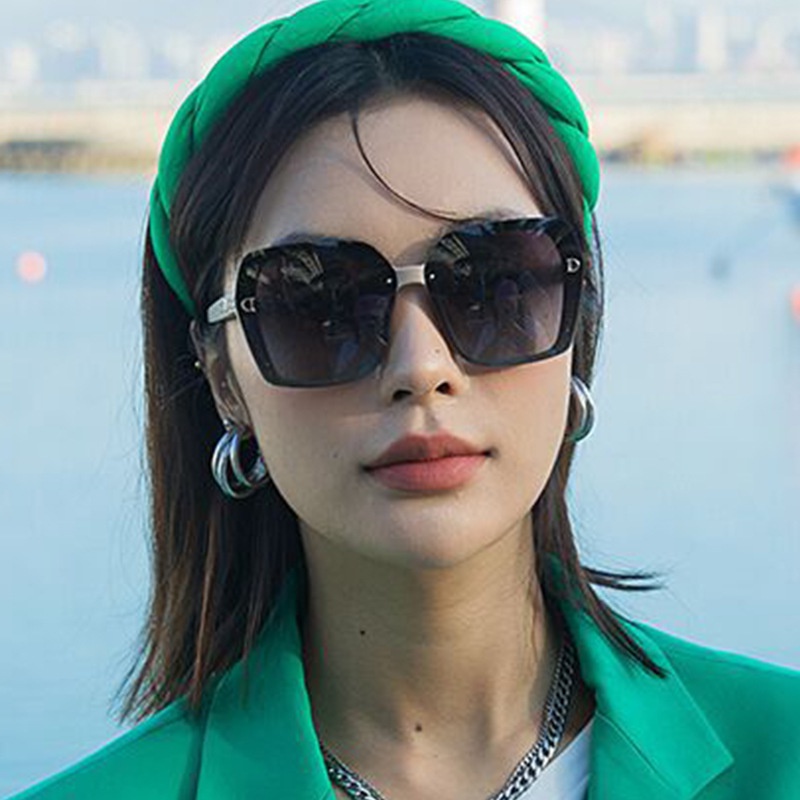 (YUZHU) Fashion D Oversized Frame Sunglasses Untuk Wanita Mode Baru Bingkai Persegi Kacamata Perlindungan UV