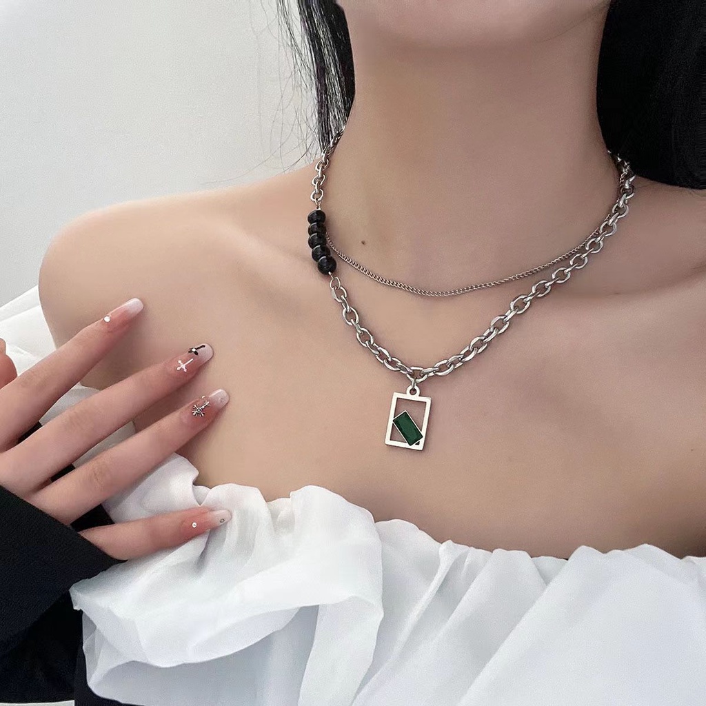 Cahaya Mewah High-End Tekstur Geometris Hijau Zirkon Niche Kalung Pria Unik Keren Pedas Niche Temperamen Clavi