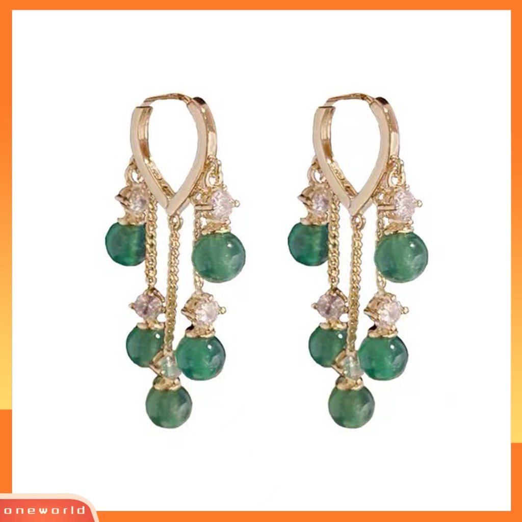 [ONE] 1pasang Ladies Earrings Eye-catching Pengerjaan Halus Rumbai Berlapis Emas Halus Poles Berdandan Warna Vibrant Hijau Simulasi Anting Zamrud Perhiasan Fashion