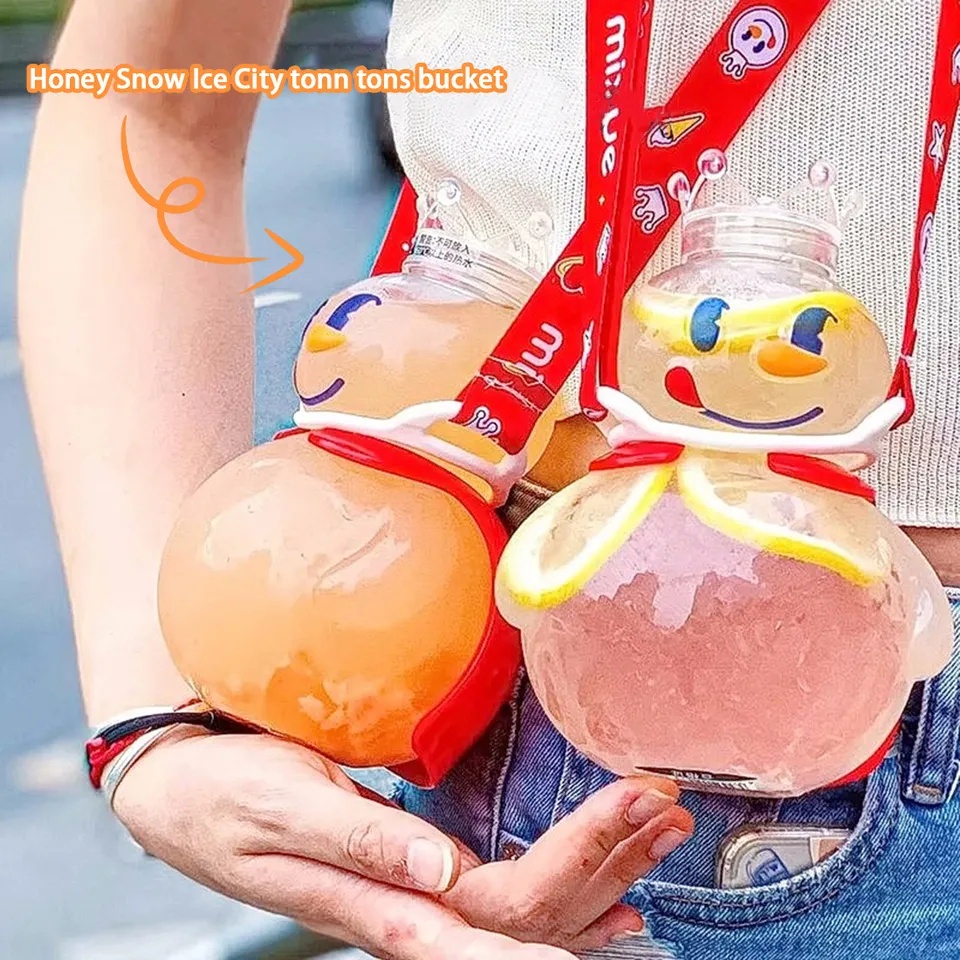 Botol Air Minum Boneka Salju Mixue Transparan Bertali Untuk Berpergian