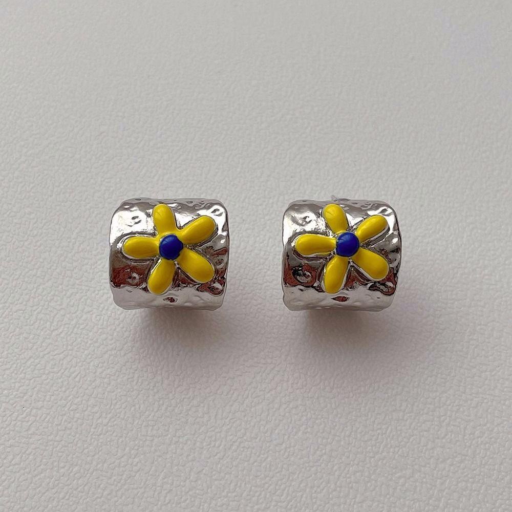 Needway Anting Enamel Indah Vintage Kerut Manis Bentuk C Bahan Alloy Perhiasan Telinga Untuk Wanita