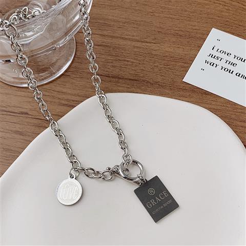 Eropa Amerika Trendi Keren Persegi Merek Kalung Wanita Niche Gaya Keren Hip-Hop Sweater Rantai Desain Sederhana Klavikula Rantai Pria