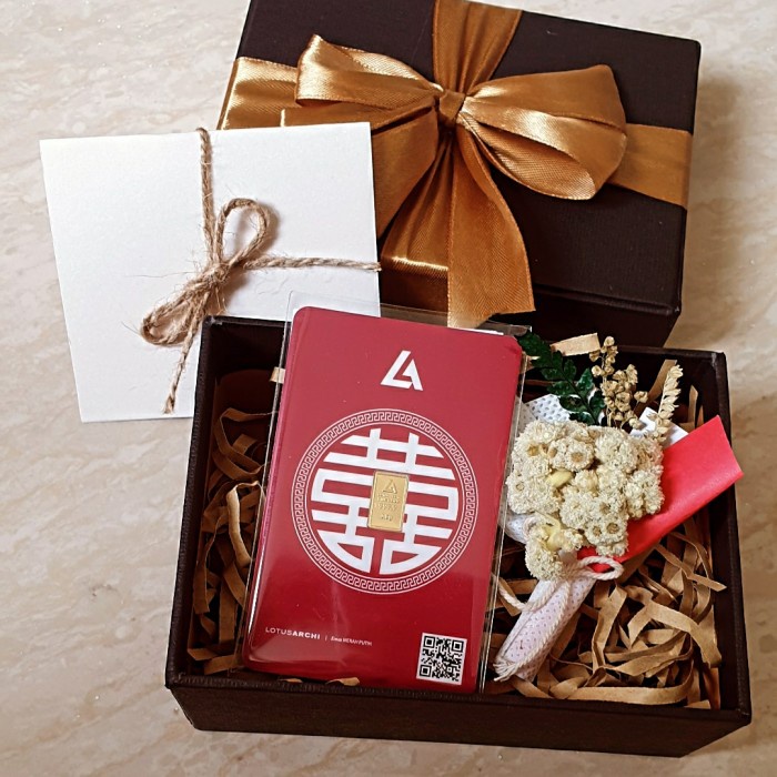 

signature hampers hard box berpita kotak hadiah box kado logam mulia - Putih