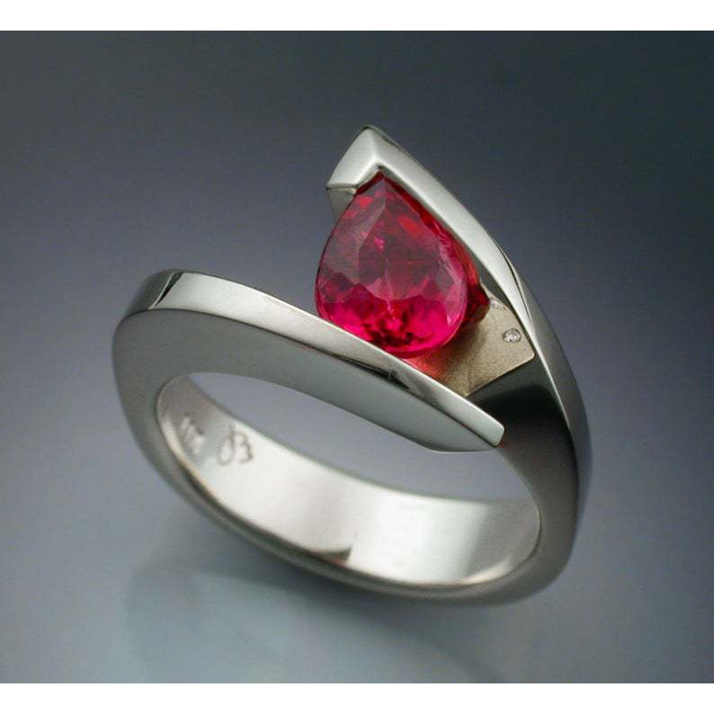 Goldkingdom Fashion Perhiasan Aksesoris Ready Stock Kreatif Baru Tetesan Air Berbentuk Pir Ruby Ruby Cincin Eropa Dan Amerika Geometris Zirkon Pernikahan Band