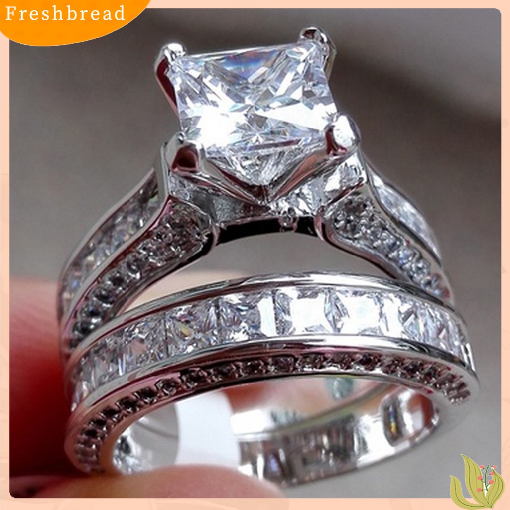 &lt; Freshbread &gt; 1/2Pcs Finger Band Romantis Tepi Miring Alloy Berlian Imitasi Bersinar Pasangan Cincin Perhiasan Aksesori