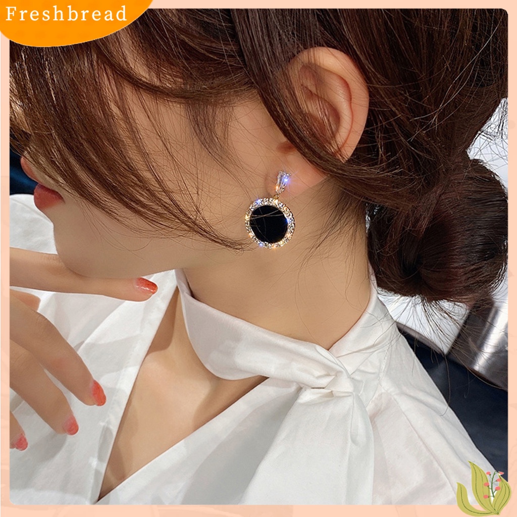 &lt; Freshbread &gt; 1pasang Anting Pejantan Bersinar Perak-Jarum Geometris Menjuntai Electroplating Temperat Dekorasi Eye-catching Hitam Bulat Berlian Imitasi Anting-Anting Aksesoris Pakaian