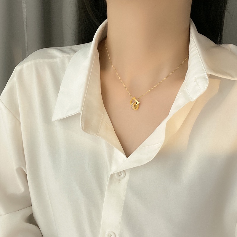 Kalung Titanium Wanita fashion Huruf D glitter Berlian Bulat Pasangan Hadiah