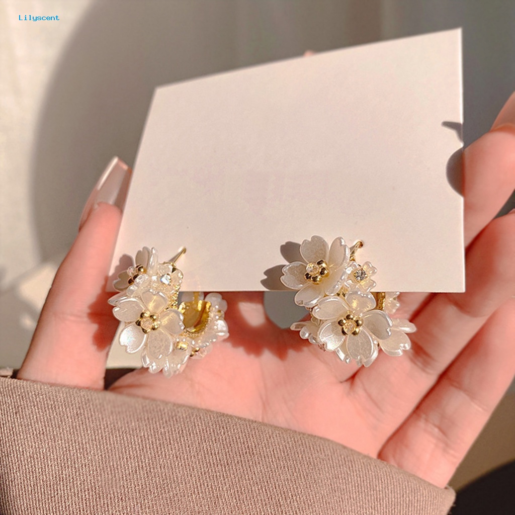 Lilyscent 1pasang Ringan Tulang Rawan Cuff Earrings Perhiasan Telinga Perempuan Realistis Bunga Huggie Earrings Cherry Blossom