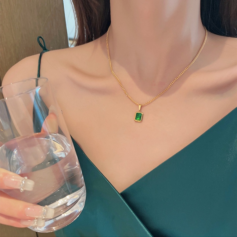 Kalung Zirkon Hijau Persegi Minimalis/Kalung Liontin Rantai Baja Titanium Fashion Perhiasan Pesta Wanita Elegan