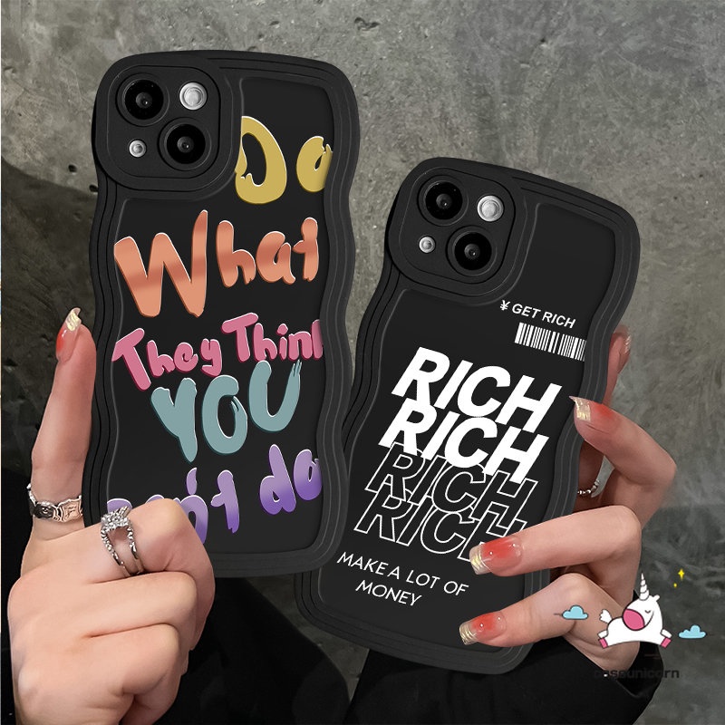 IPHONE Ins Graffiti Colorful Lucu Letter Back Cover Kompatibel Untuk Iphone 8 6 14 6s 7 plus 11 14 12 13 Pro Max XR X XS Max SE 2020 Wavy Edge Creative Rich Soft Casing Case